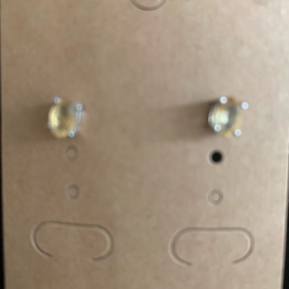Stud Citrine - Picture 2 of 3
